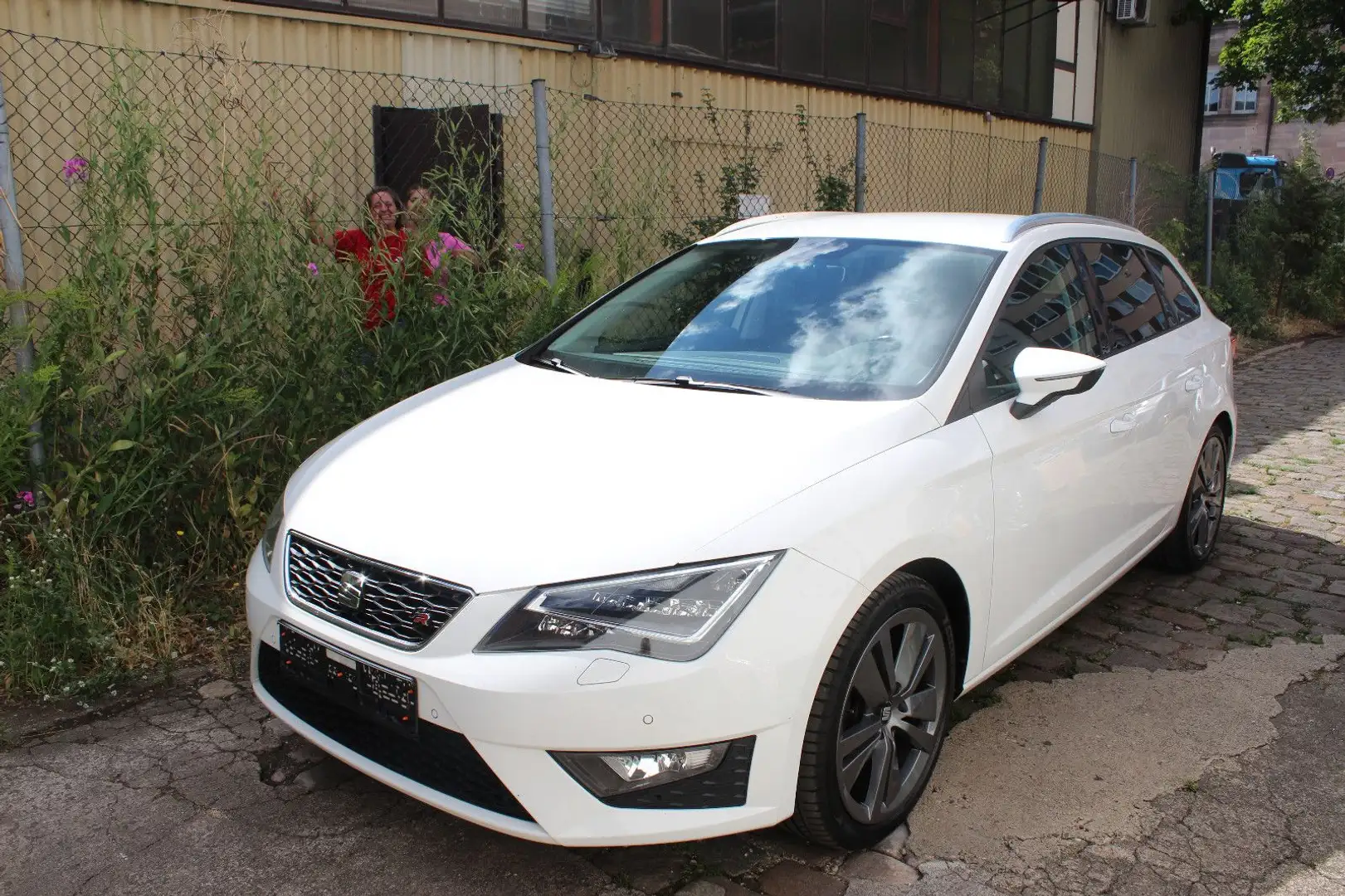 SEAT Leon ST FR 1.4 TSI ACT LED Faszination+Infotain Weiß - 1