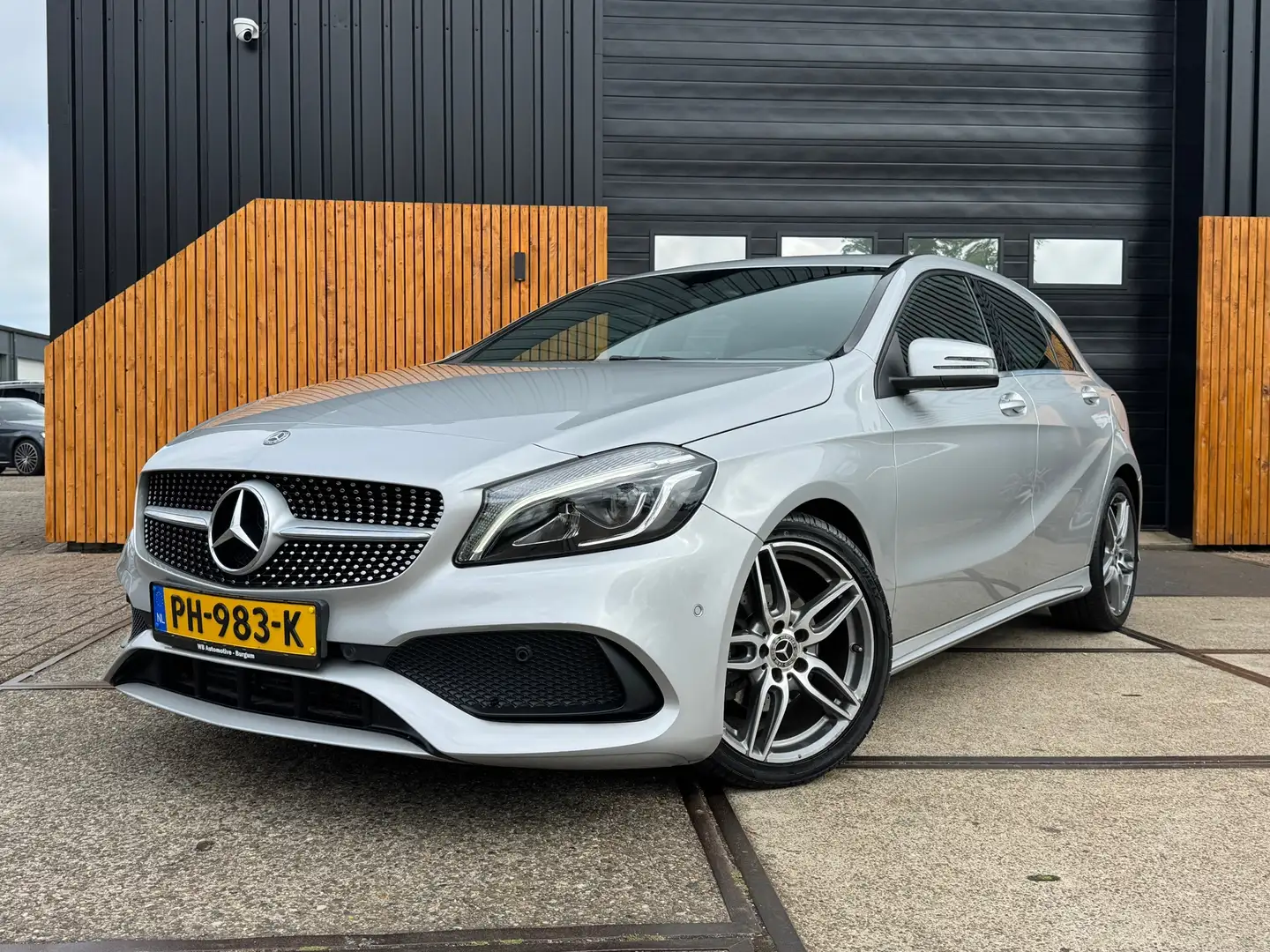 Mercedes-Benz A 180 AMG Business Solution Grijs - 1