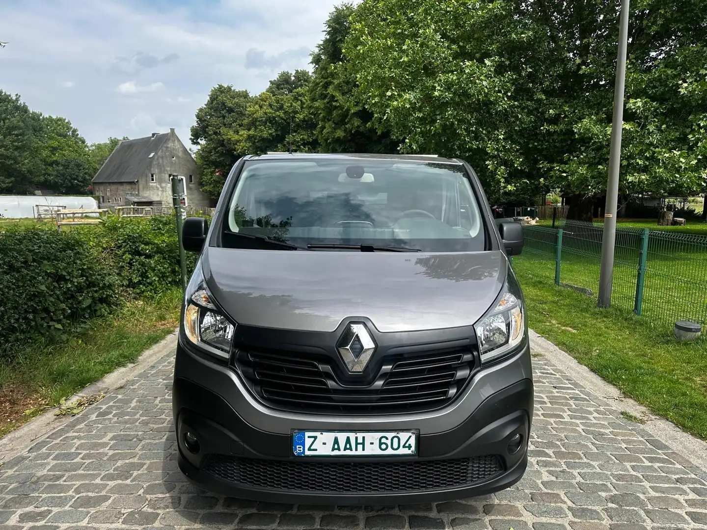 Renault Trafic 1.6 dCi 29 L2H1 *** ÉTAT NEUVE *** Gris - 2