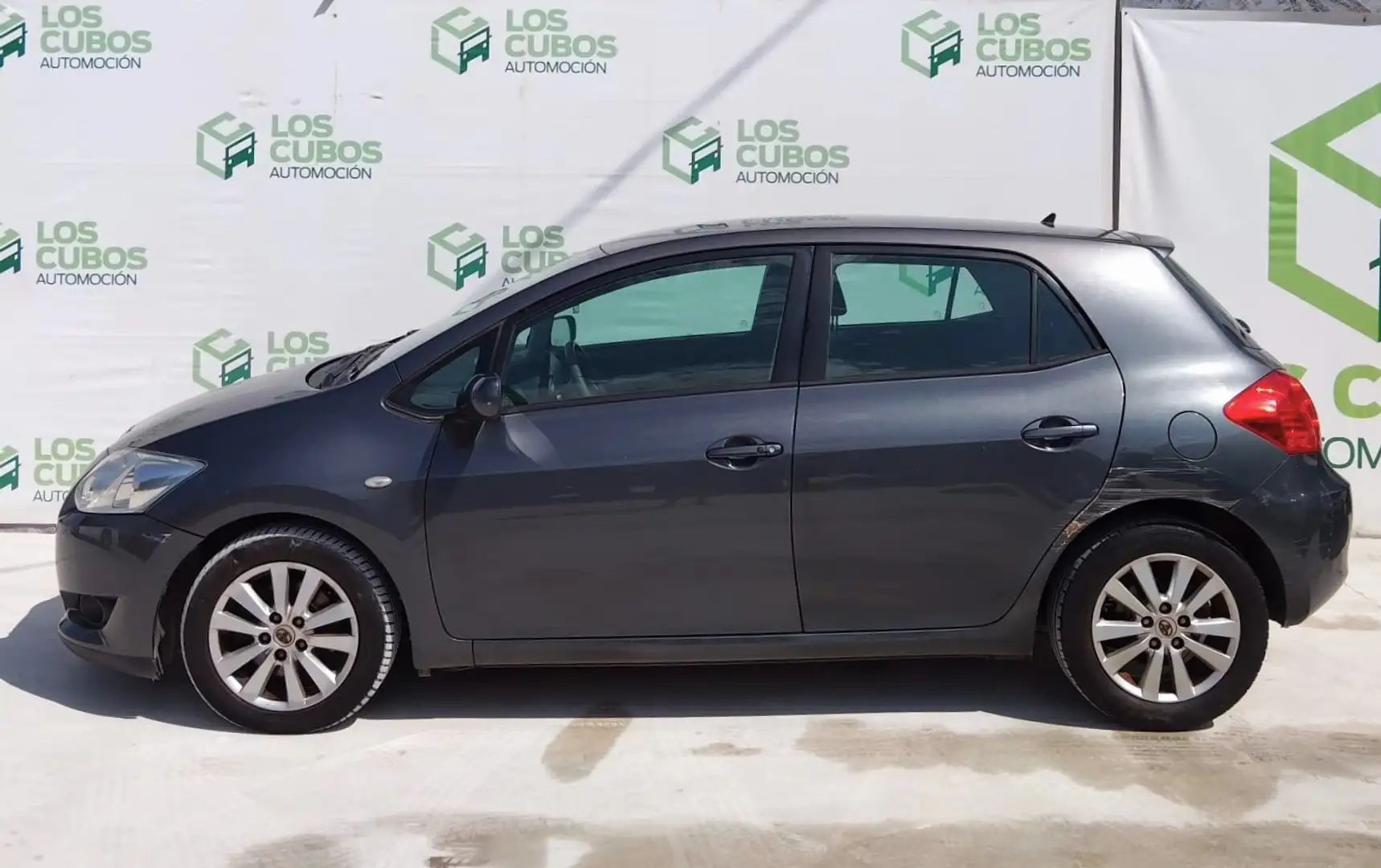 Toyota Auris 2.0D-4D Sol Gris - 2