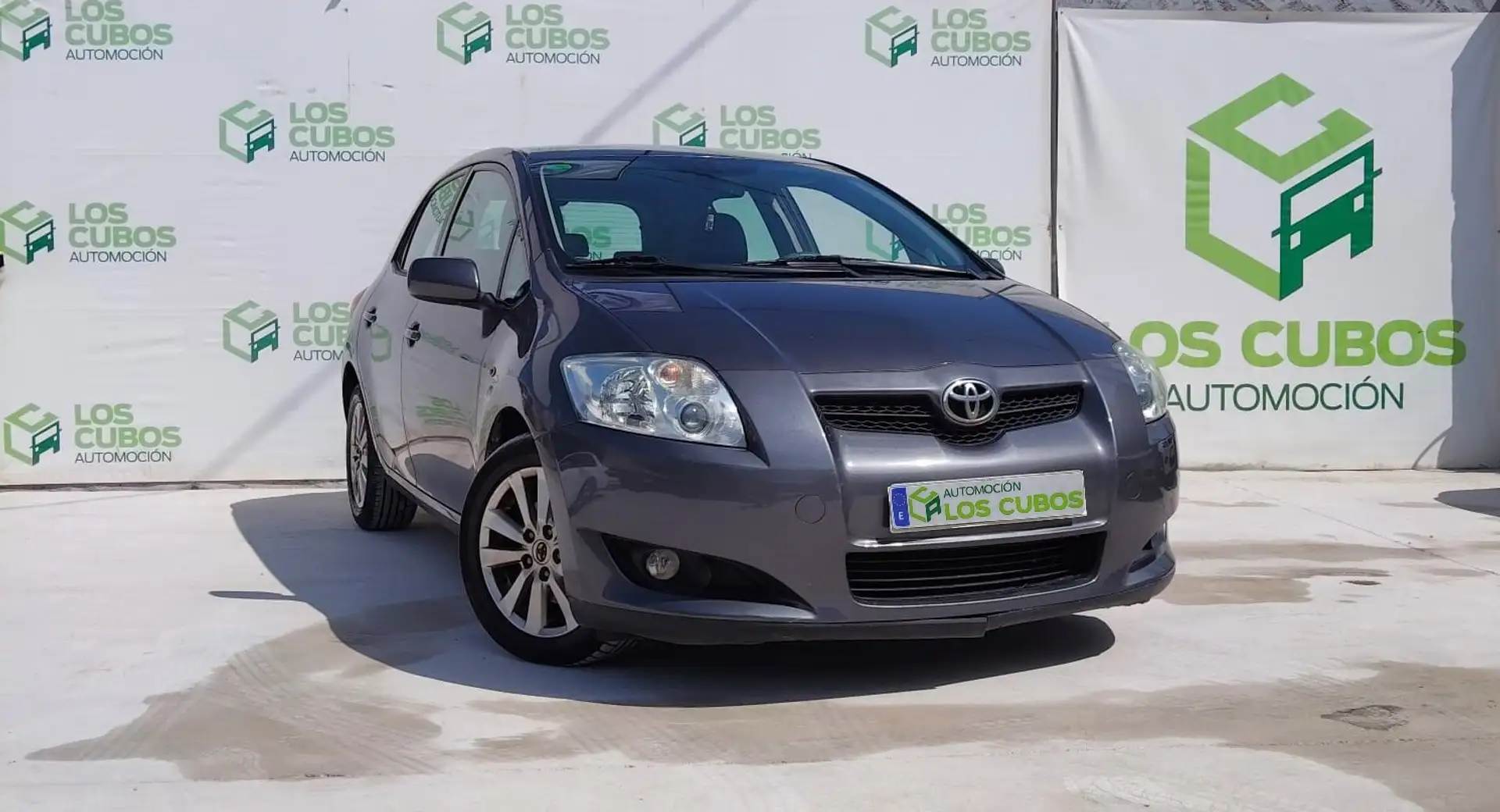Toyota Auris 2.0D-4D Sol Gris - 1