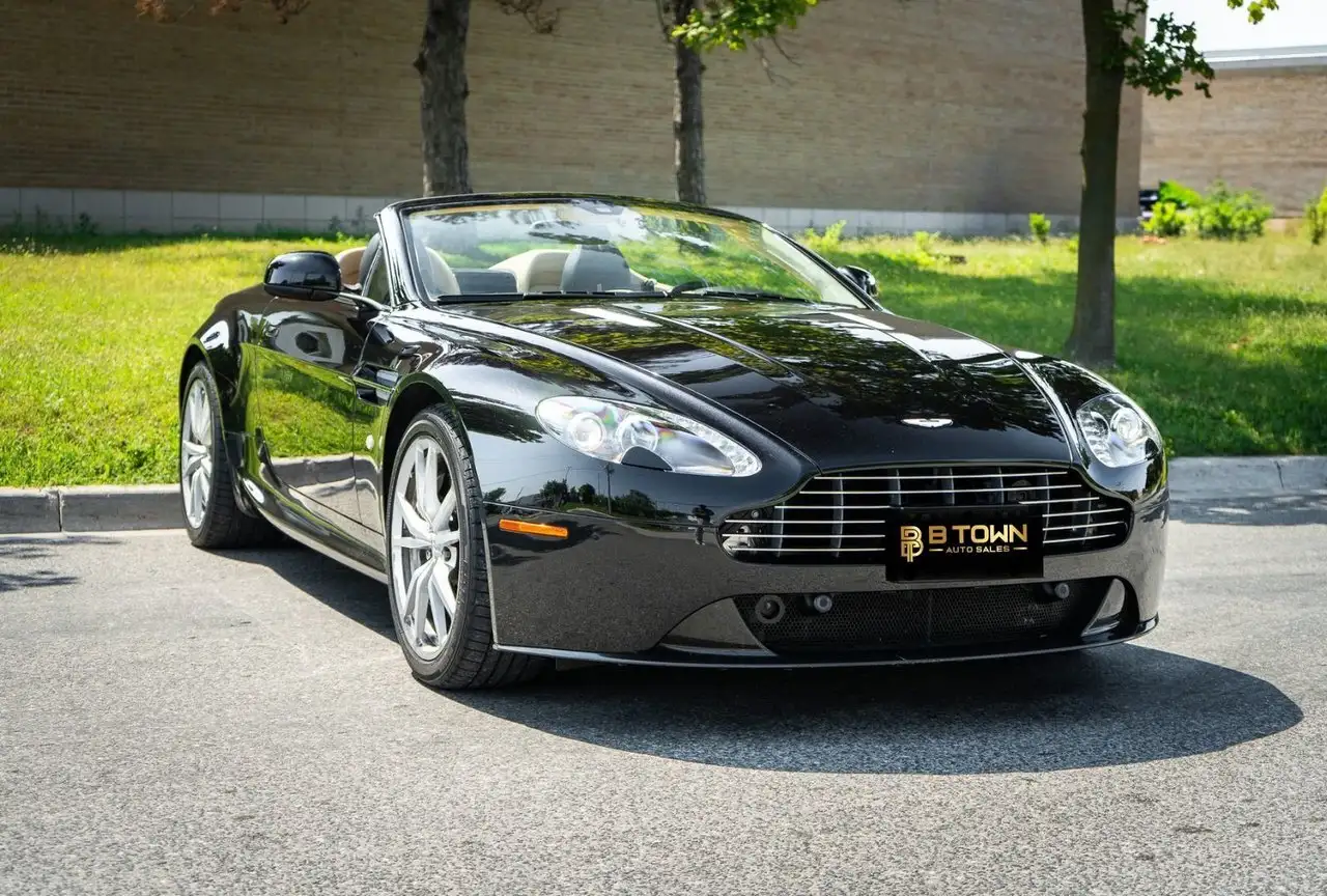 Aston Martin V8 снимка Aston Martin V8