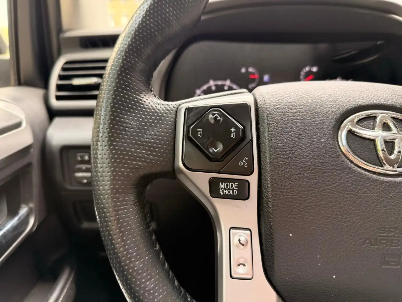 Toyota 4-Runner снимка Toyota 4-Runner