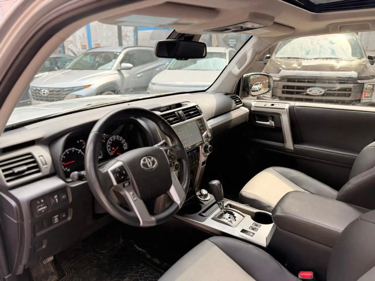 Toyota 4-Runner снимка Toyota 4-Runner