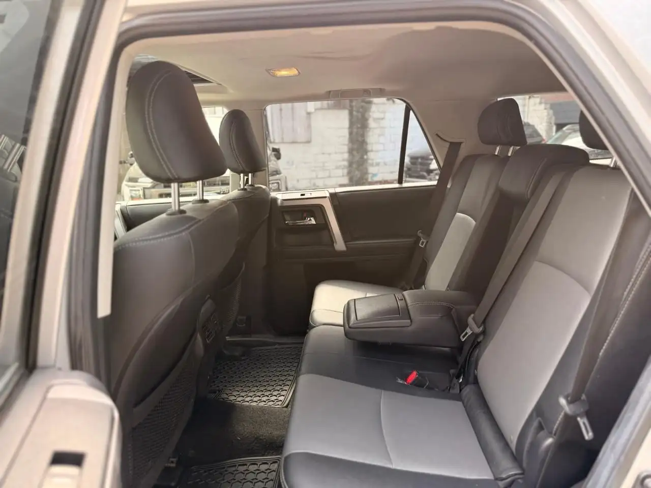 Toyota 4-Runner снимка Toyota 4-Runner