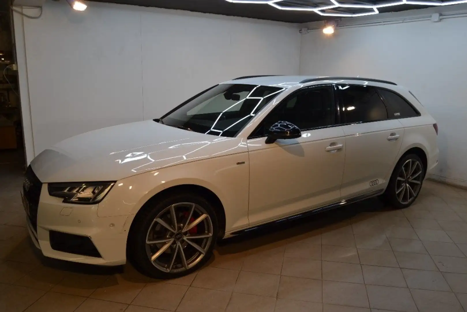 Audi A4 Avant 40 g-tron S tronic S line edition Bianco - 1