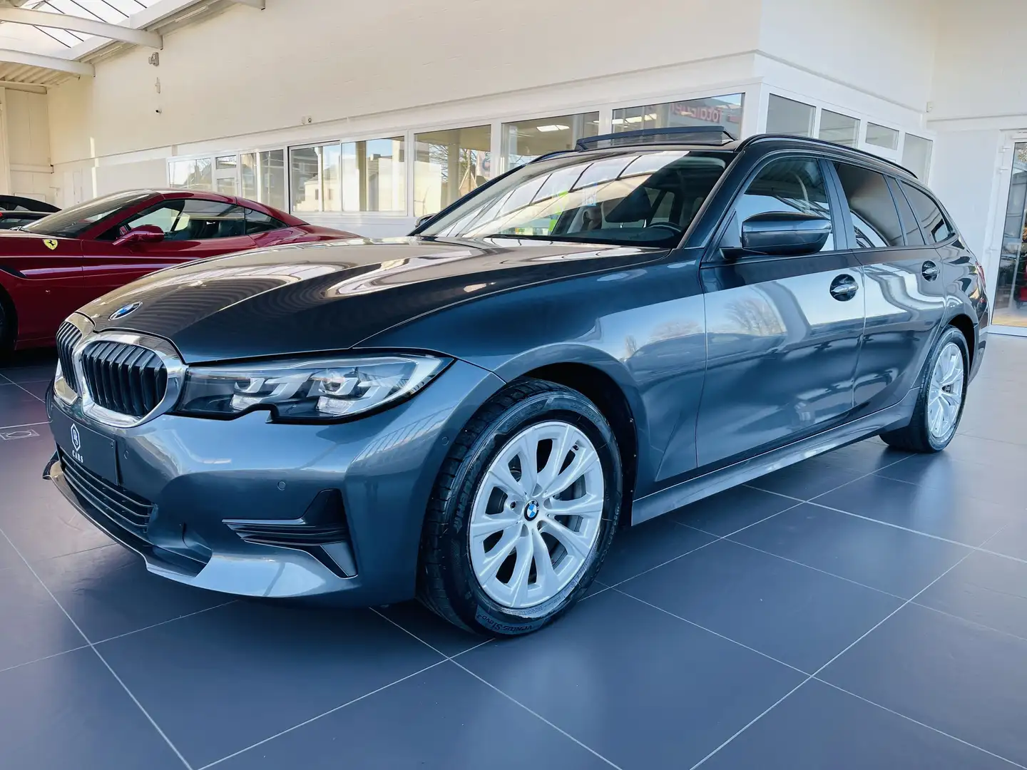 BMW 318 dA MHEV ** GARANTIE + TOIT PANO + COCKPIT + CUIR** Gris - 1