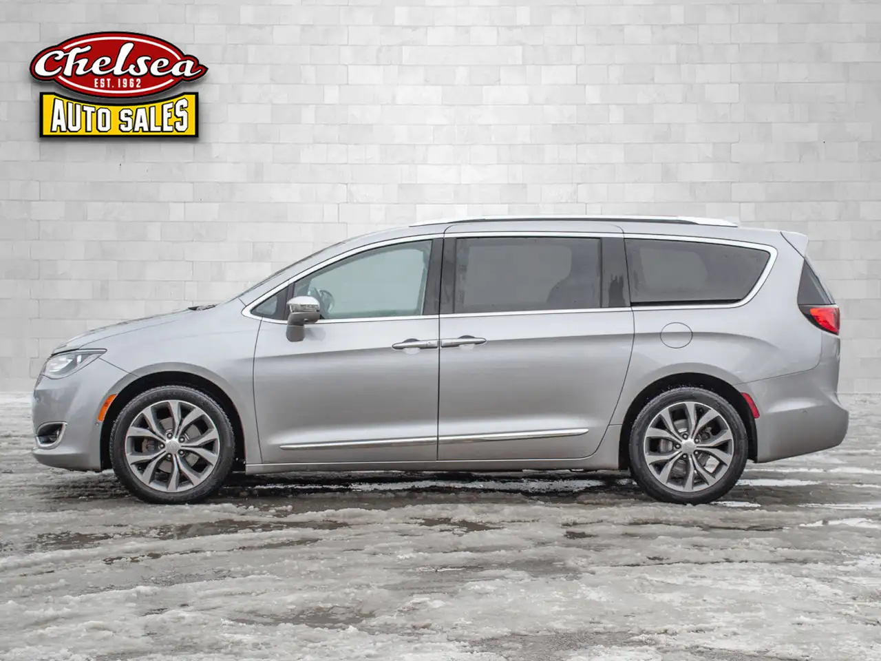 Chrysler Pacifica снимка Chrysler Pacifica
