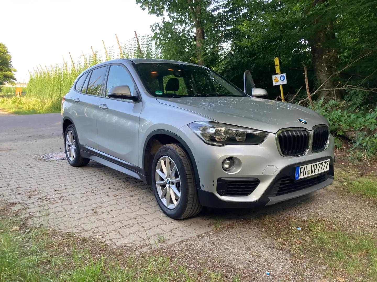 BMW X1 X1 xDrive20i Aut. Advantage Plateado - 1
