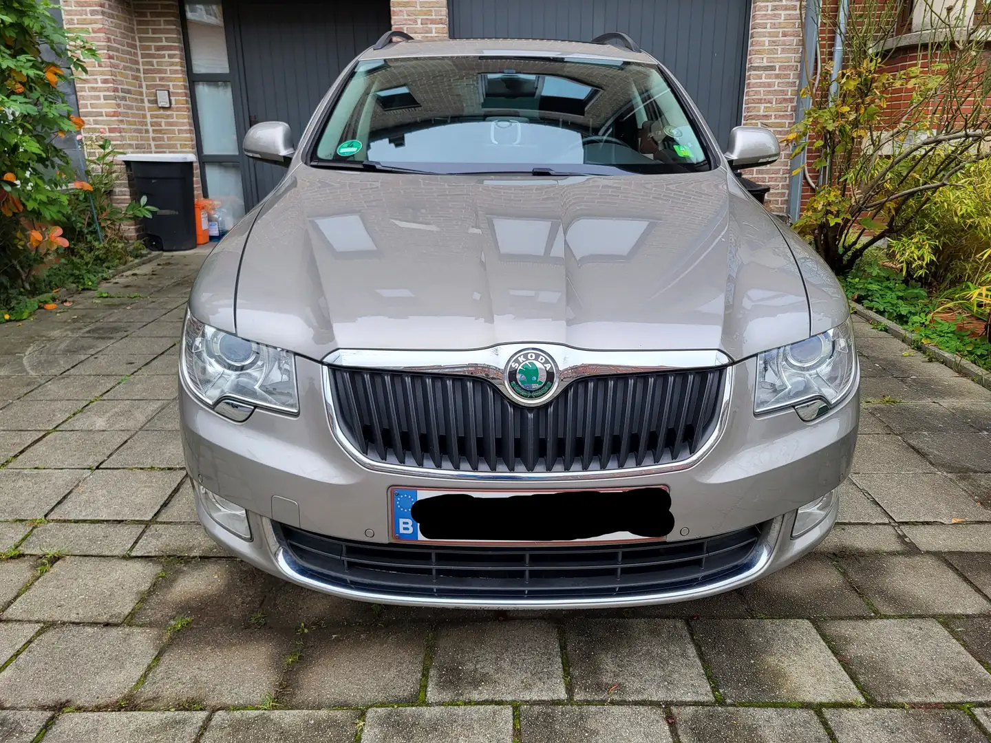 Skoda Superb Superb SW 2.0 CR TDi Ambiente DPF Gris - 2