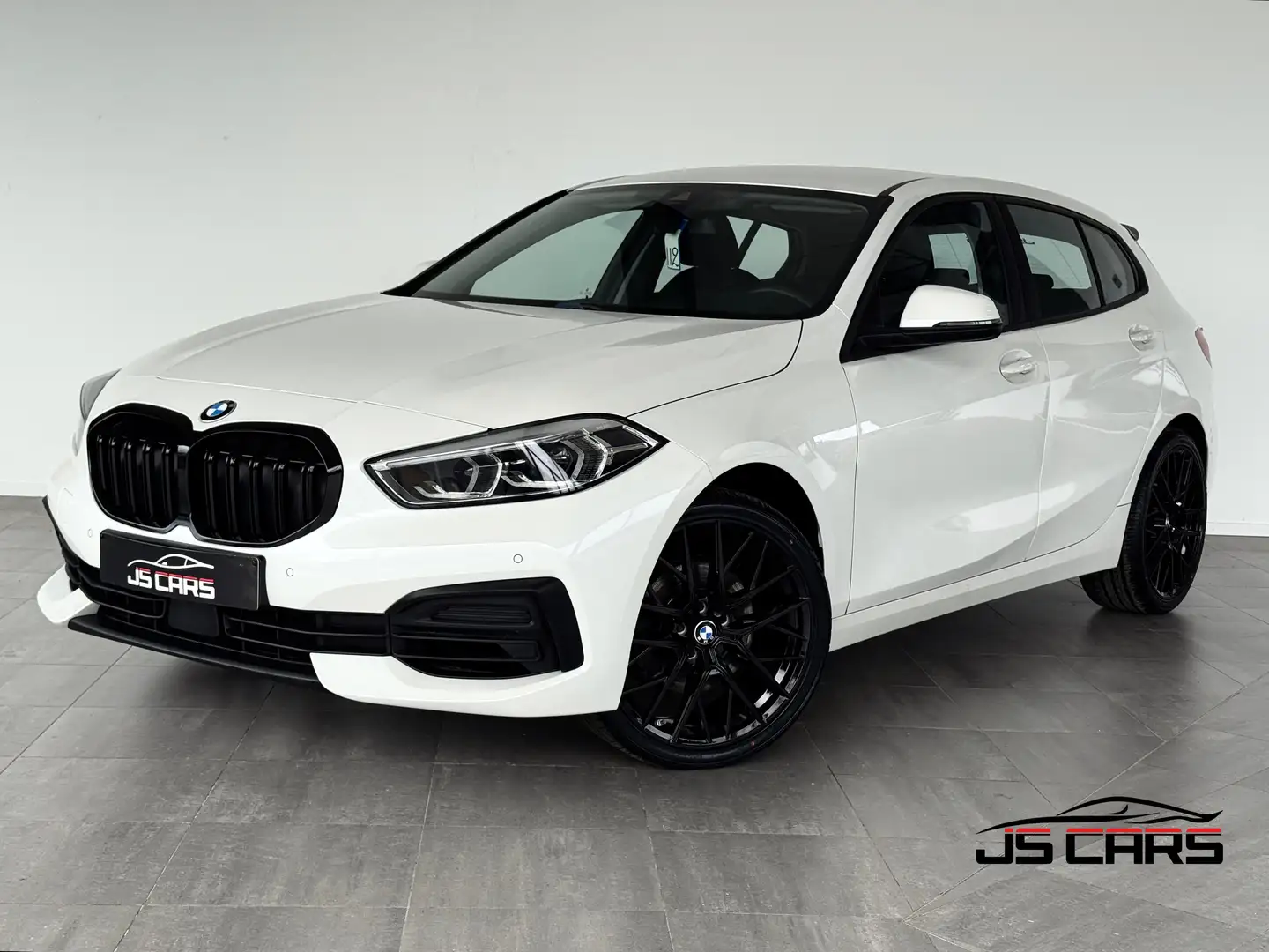 BMW 118 i SPORT-1ERPRO-GPS-CARPLAY-SHADOWLINE-JANTES19-PDC Blanc - 1