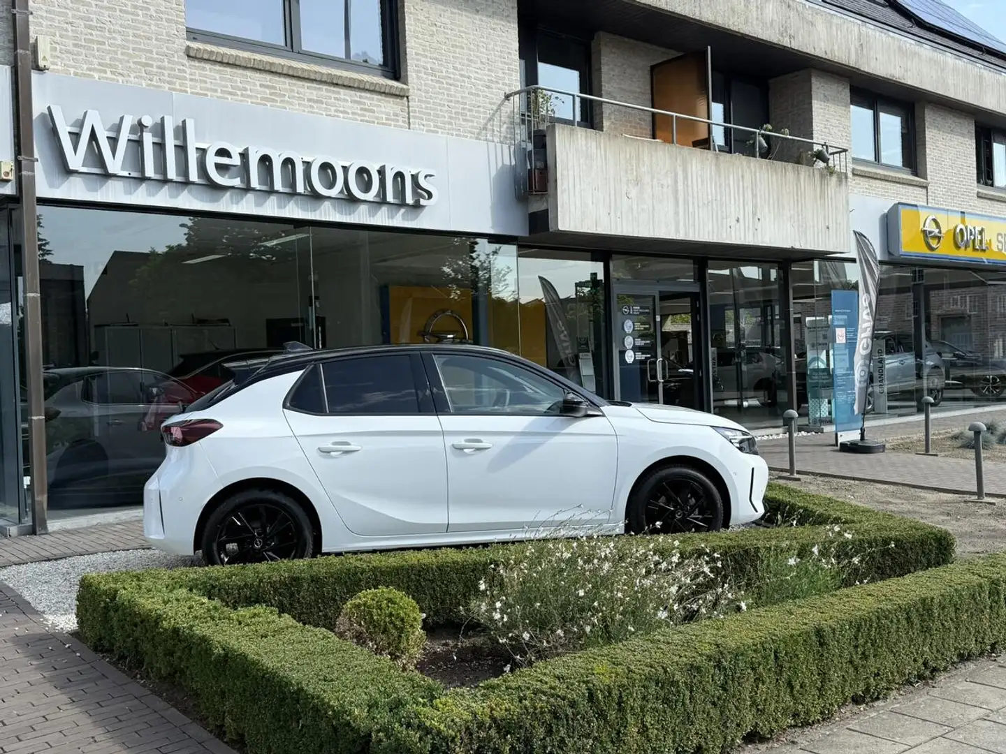 Opel Corsa GS 1.2i 75PK *Navi*Camera*Alu velgen zwart*... Blanc - 2