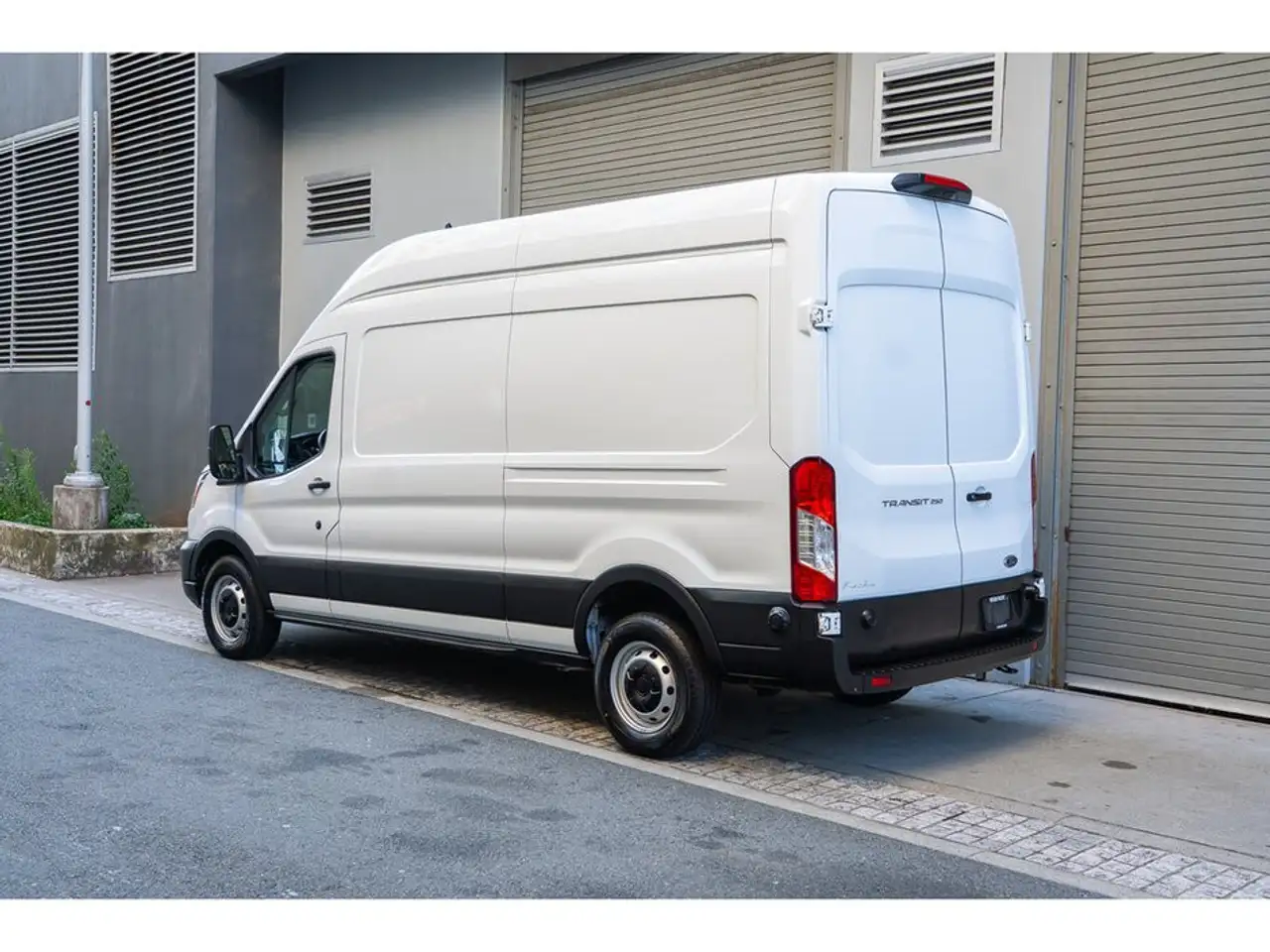 Ford Transit Cargo Van снимка Ford Transit Cargo Van