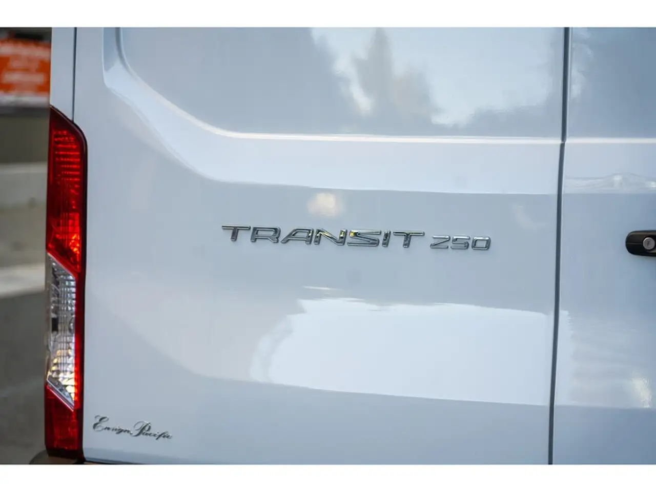 Ford Transit Cargo Van снимка Ford Transit Cargo Van