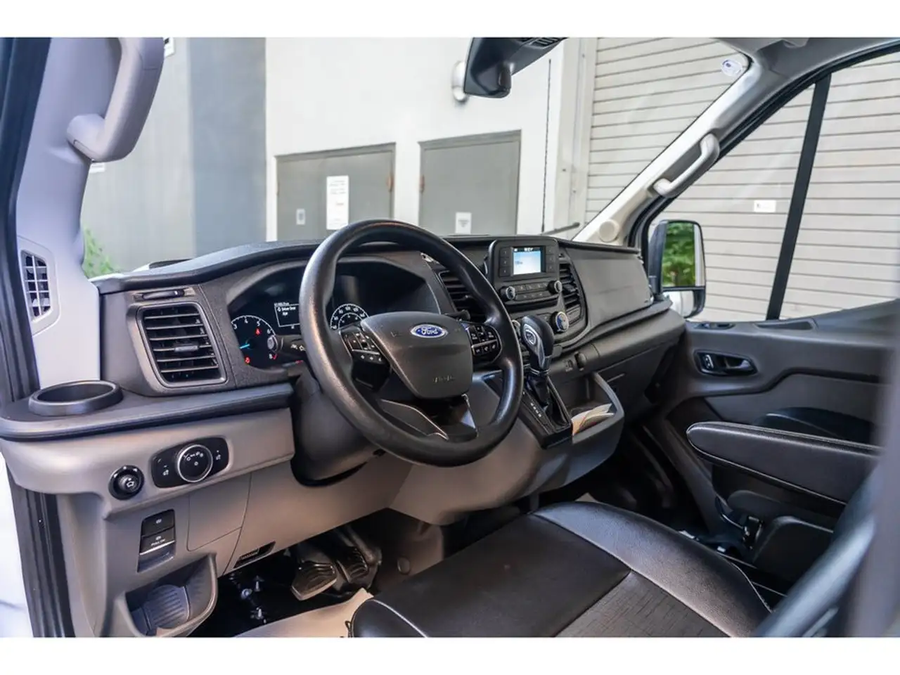 Ford Transit Cargo Van снимка Ford Transit Cargo Van