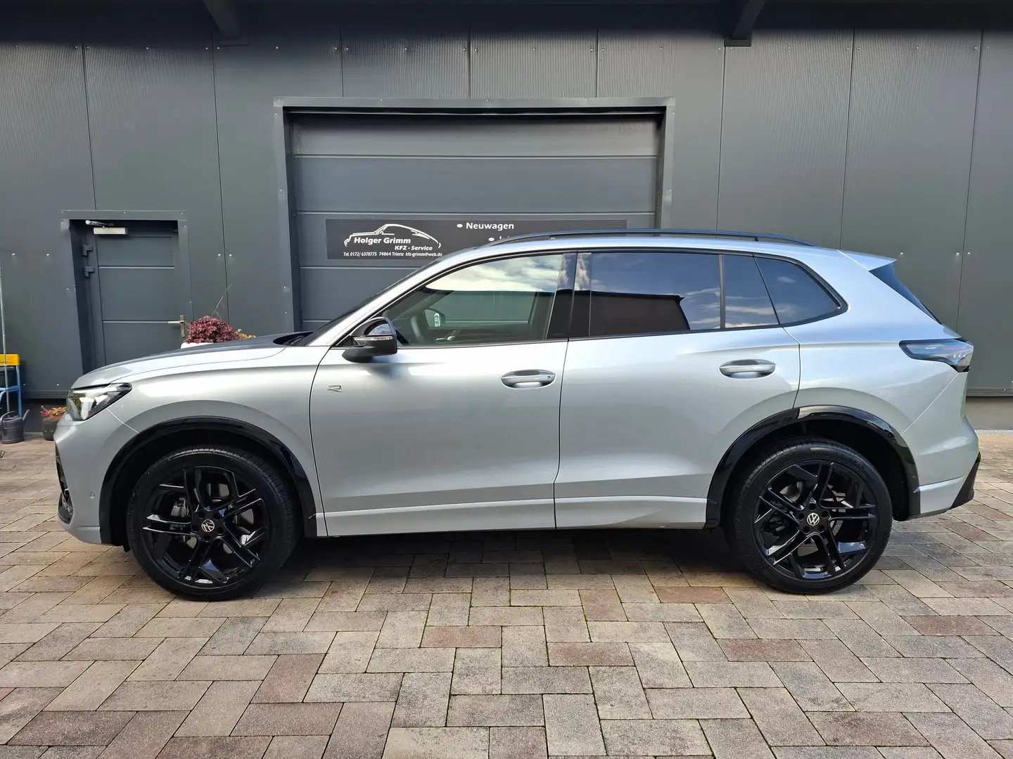 Volkswagen Tiguan R-Line 4 Motion/Standheiz/Pano/AHK/Matrix/el.Heck Grau - 1