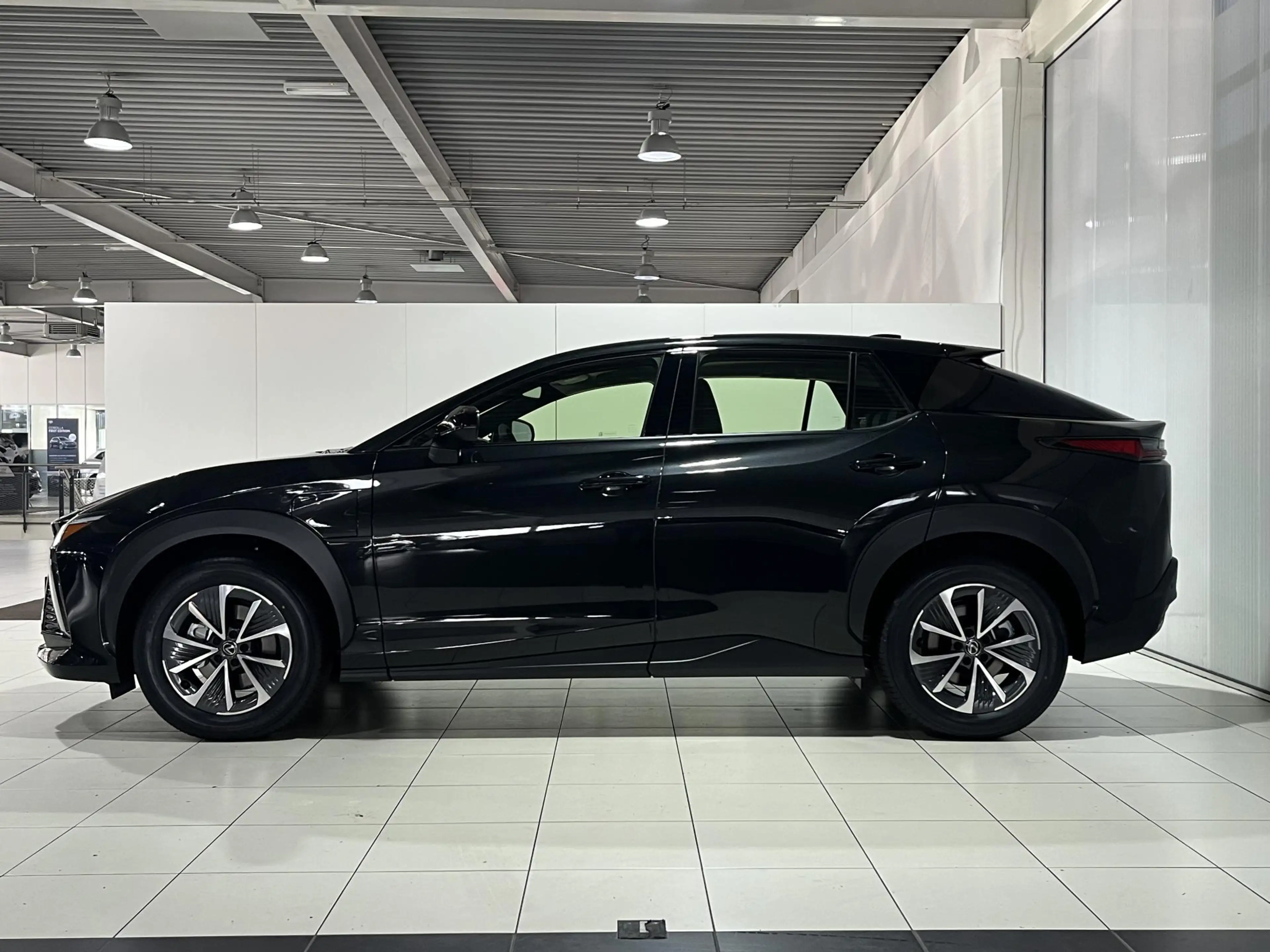 Lexus RZ 450e Comfort Line 71 kWh | 4WD| NIEUW | 17% bijtel — photo 4