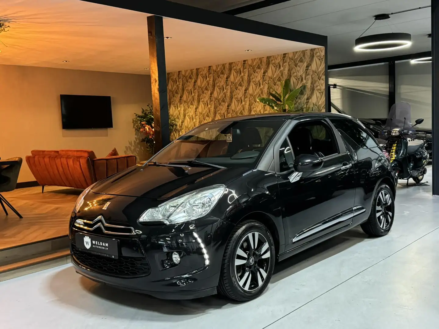 Citroen DS3 1.6 So Chic NAP Cruise Navi Clima LED PDC Rijklaar Zwart - 2