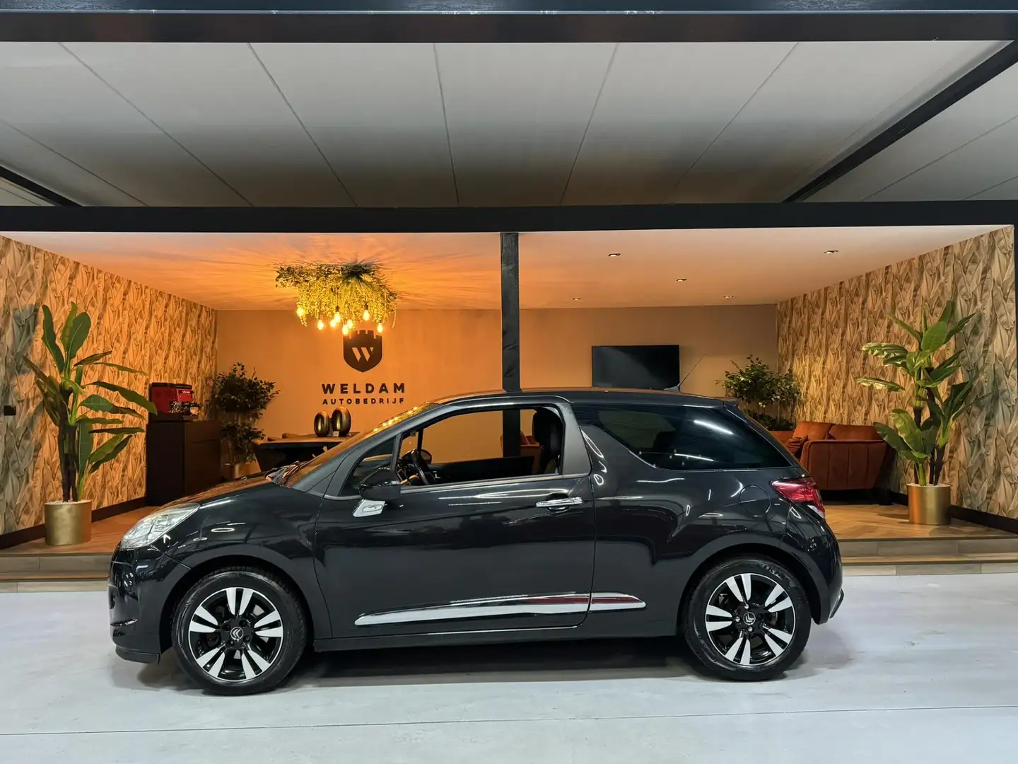 Citroen DS3 1.6 So Chic NAP Cruise Navi Clima LED PDC Rijklaar Zwart - 1