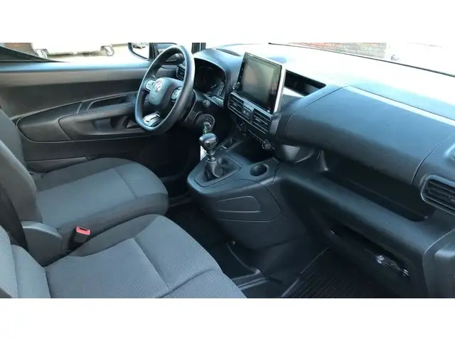 Toyota Proace City view 8