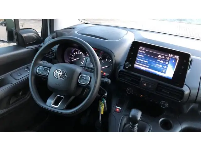 Toyota Proace City view 9