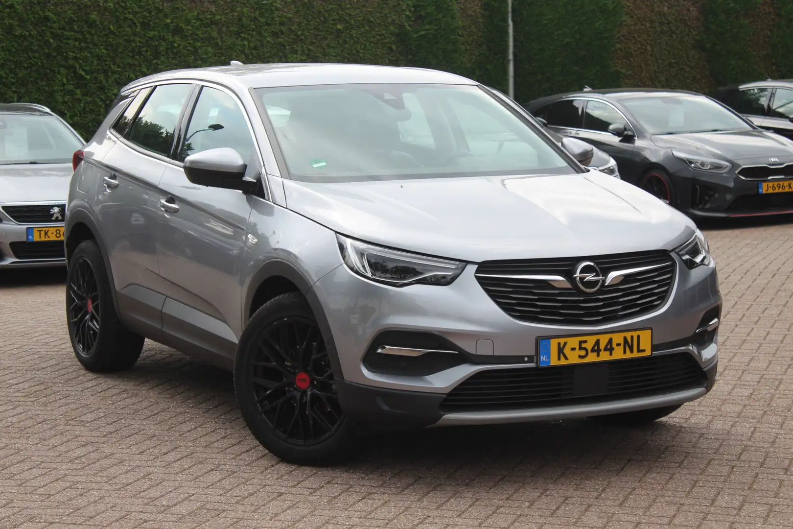 Opel Grandland X 1.2 Turbo Edition / Camera / Apple CarPlay / Keyle Grijs - 1