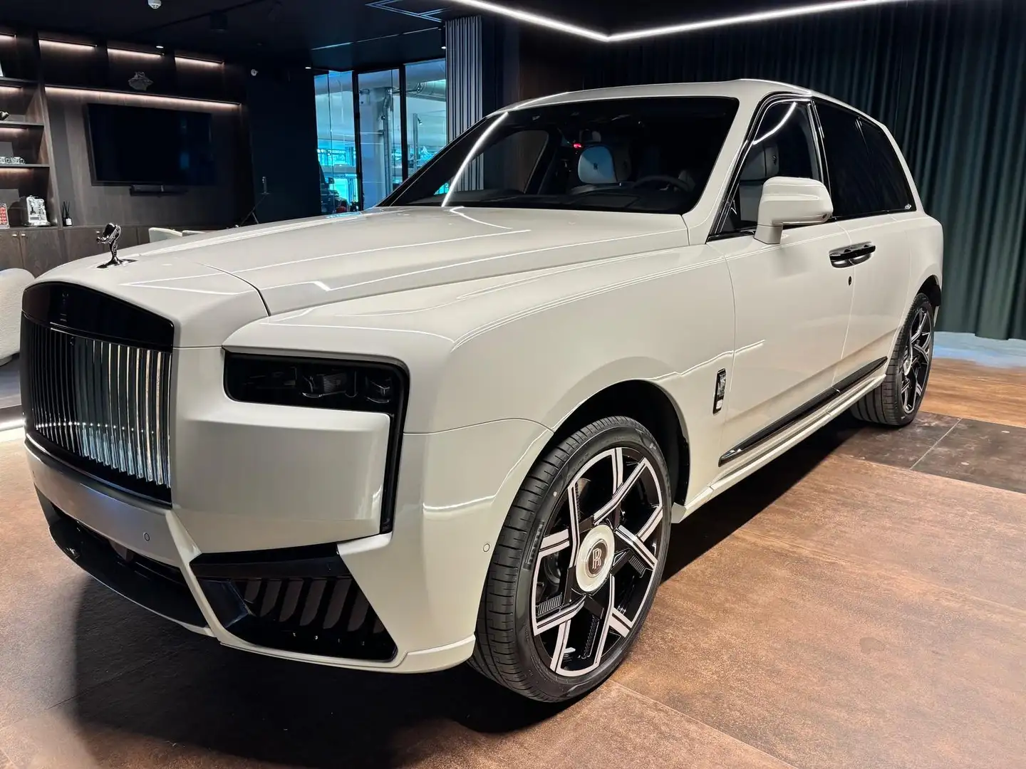 Rolls-Royce Cullinan Cullian Black Badge 2026  4 Seats I star headliner Серый - 1