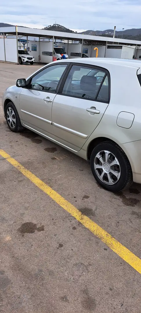 Toyota Corolla 2.0 D-4D Sol - 2