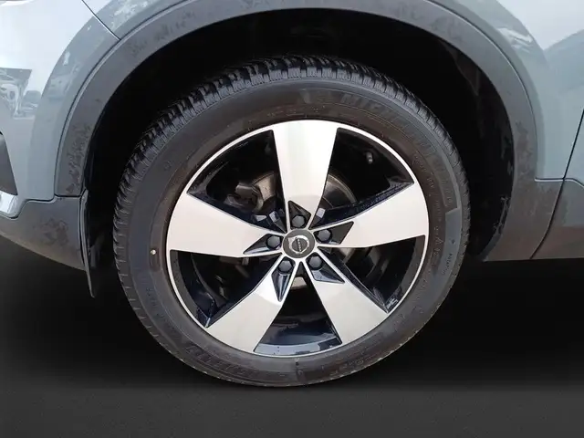 Volvo XC40 view 8