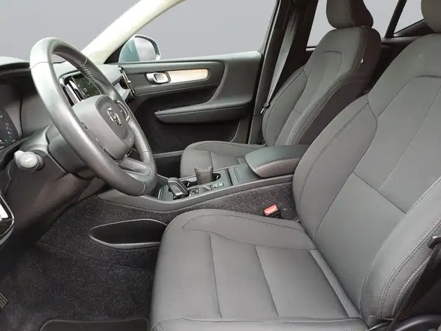 Volvo XC40 view 11