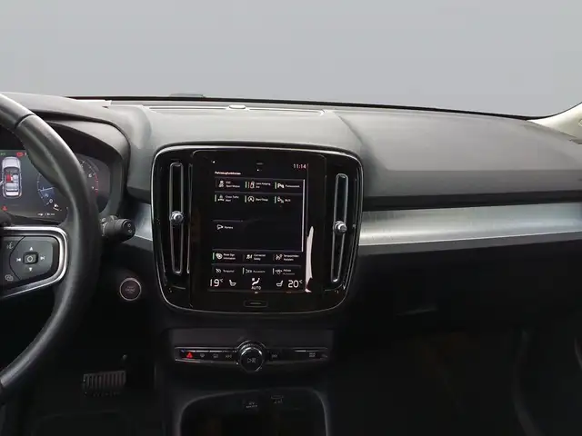 Volvo XC40 view 12