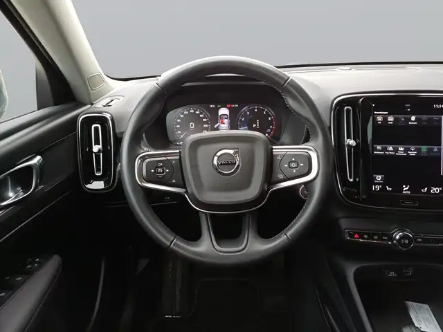 Volvo XC40 view 13