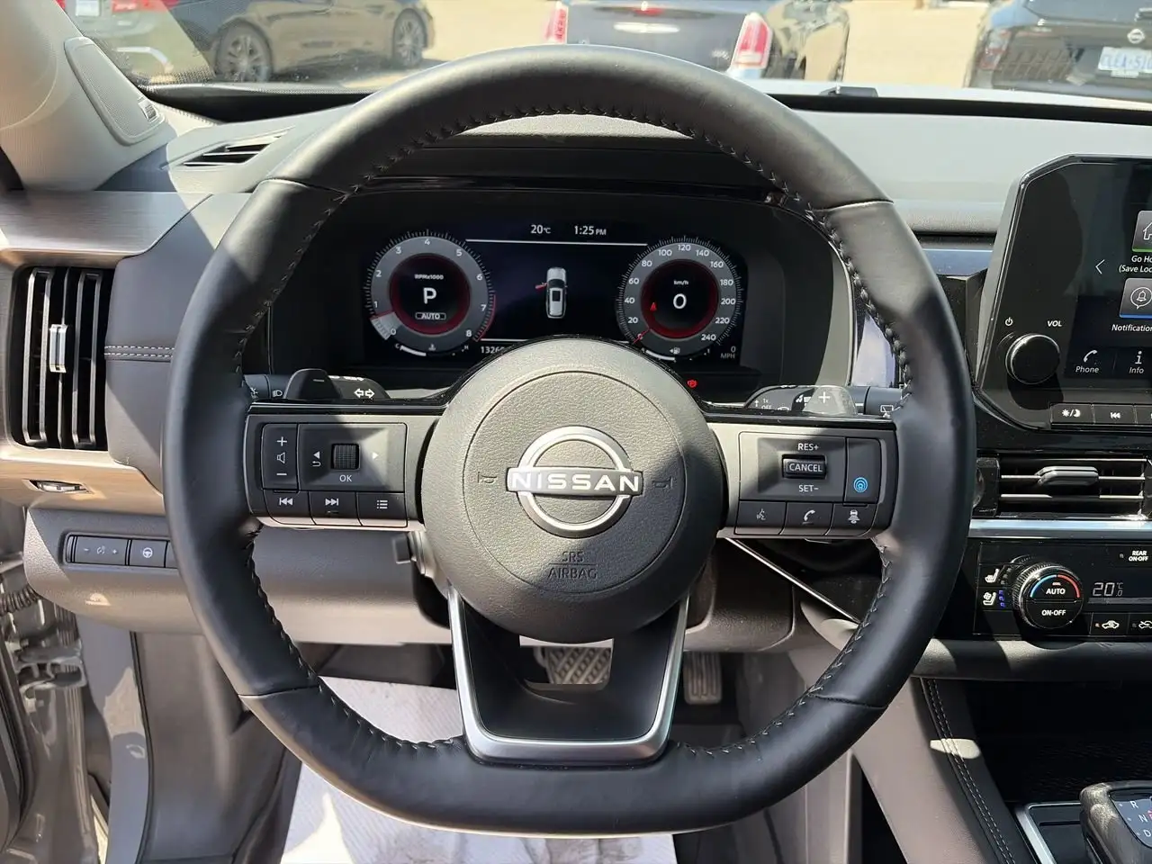 Nissan Pathfinder снимка Nissan Pathfinder