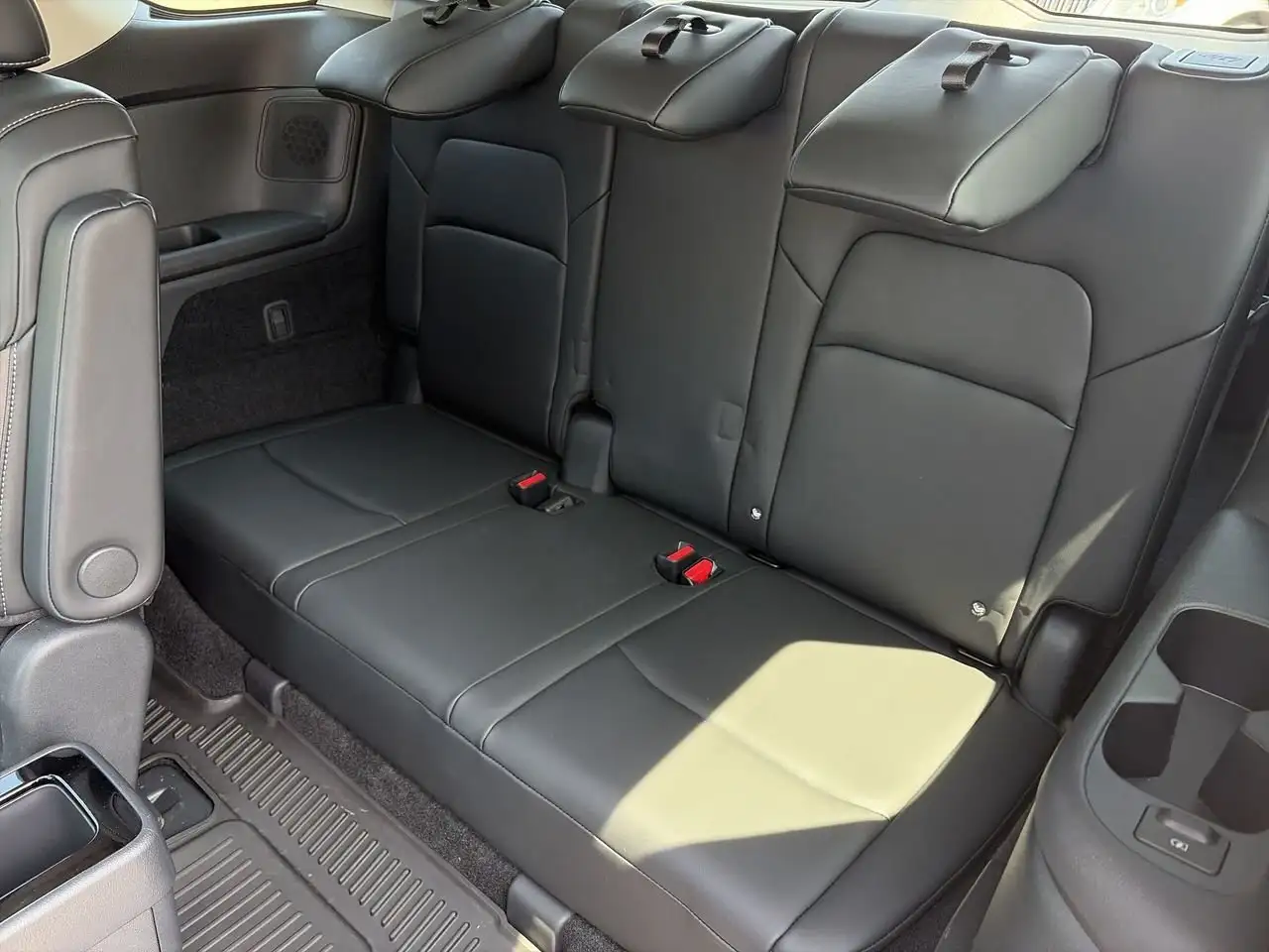 Nissan Pathfinder снимка Nissan Pathfinder