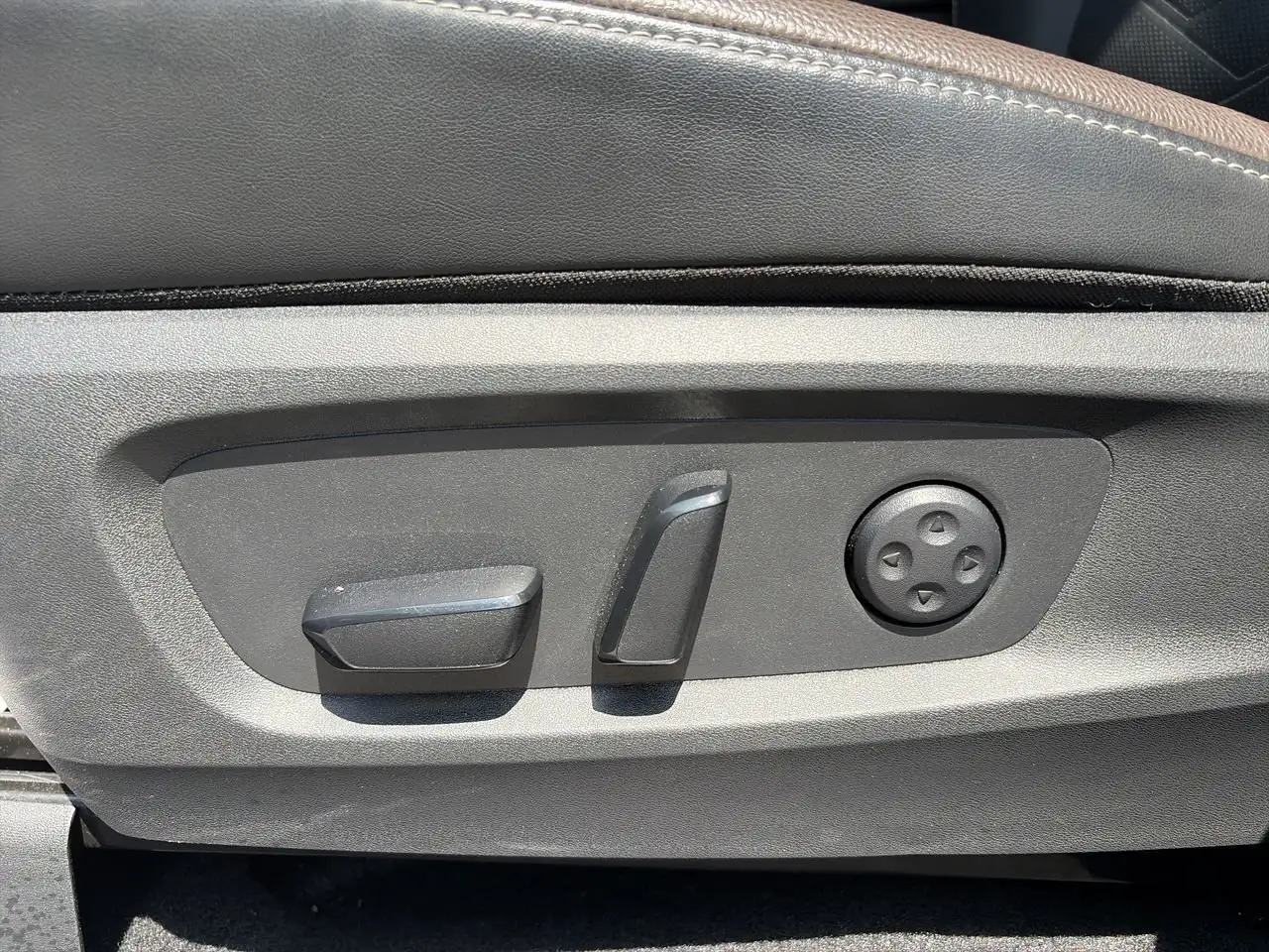Nissan Pathfinder снимка Nissan Pathfinder