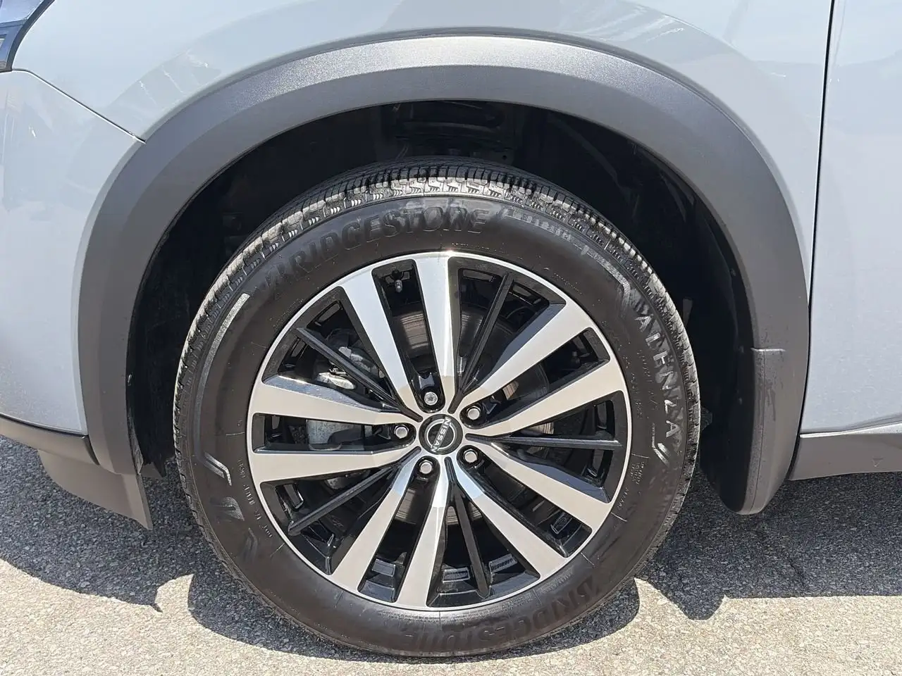 Nissan Pathfinder снимка Nissan Pathfinder