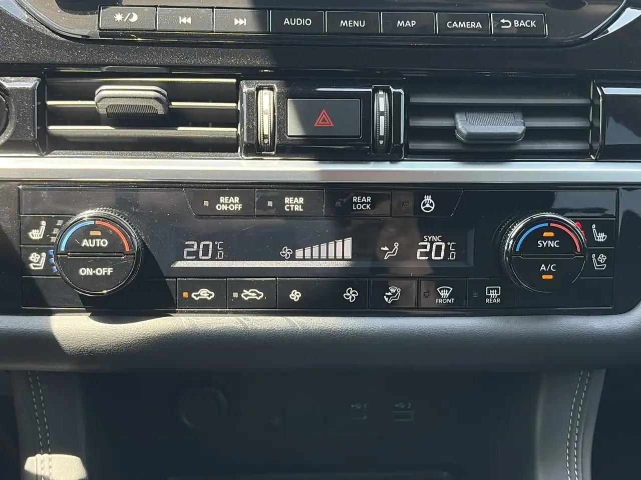 Nissan Pathfinder снимка Nissan Pathfinder
