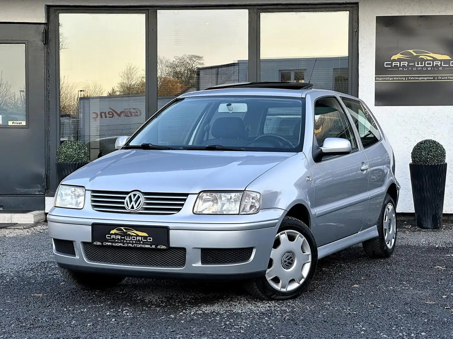 Volkswagen Polo III Nur 79.000 KM/Pano/Automatic Silber - 1