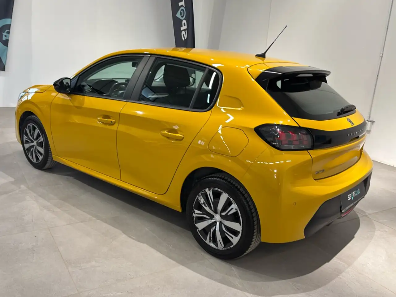 Peugeot 208 Active 6