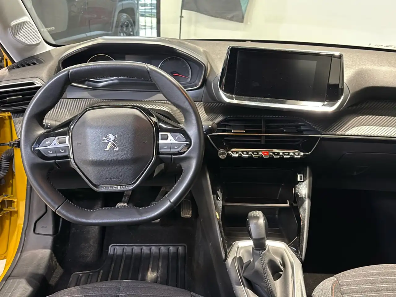 Peugeot 208 Active 11