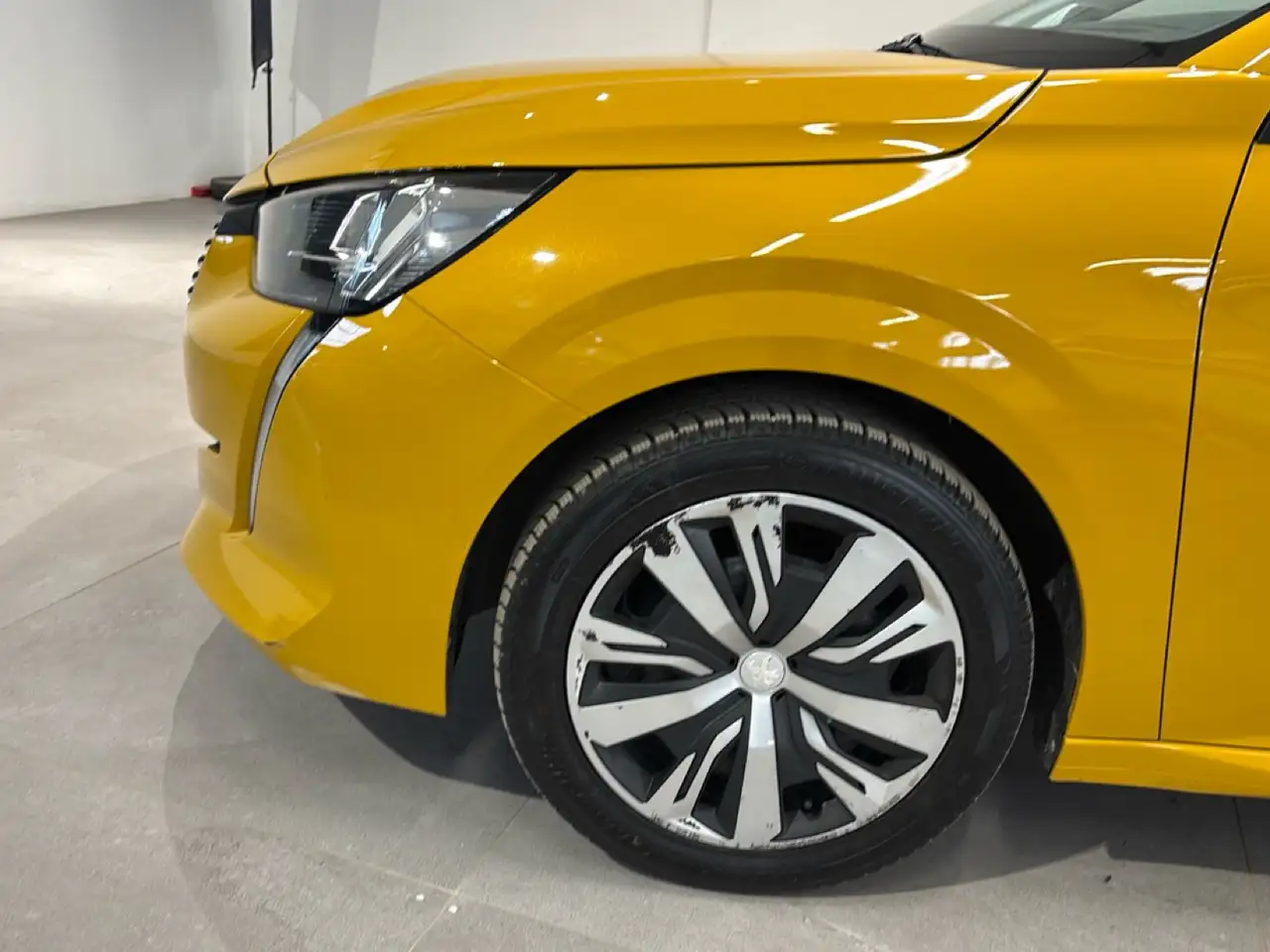Peugeot 208 Active 8
