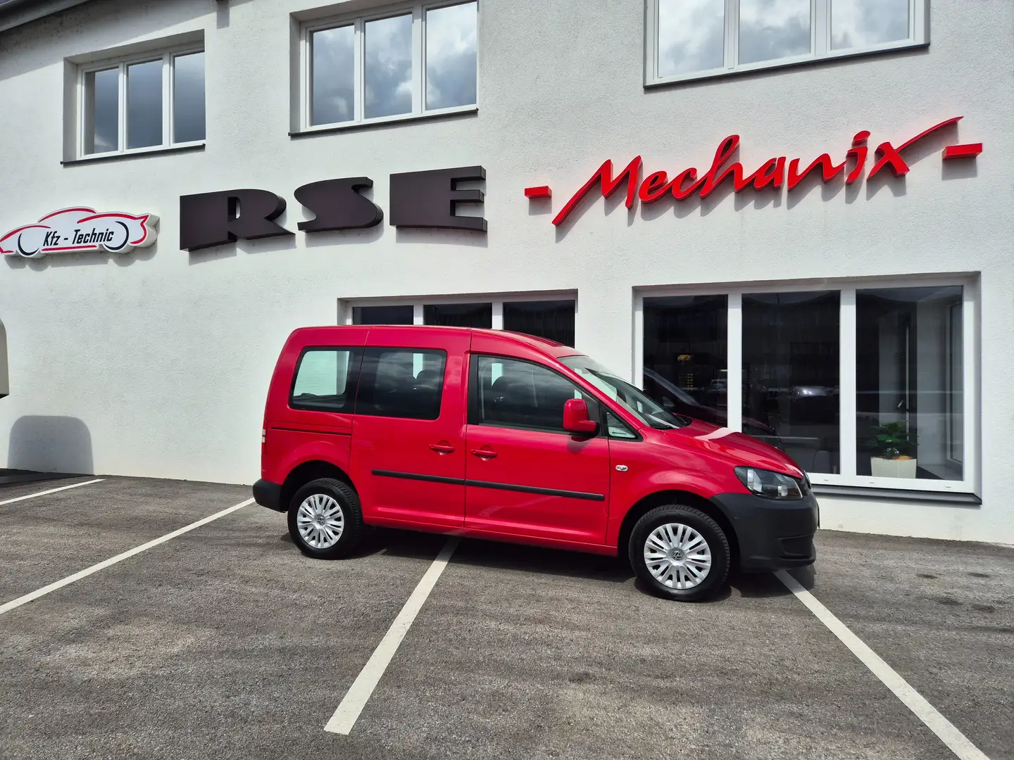 Volkswagen Caddy Kombi Trendline 2,0 TDI DPF 4MOTION Rosso - 1