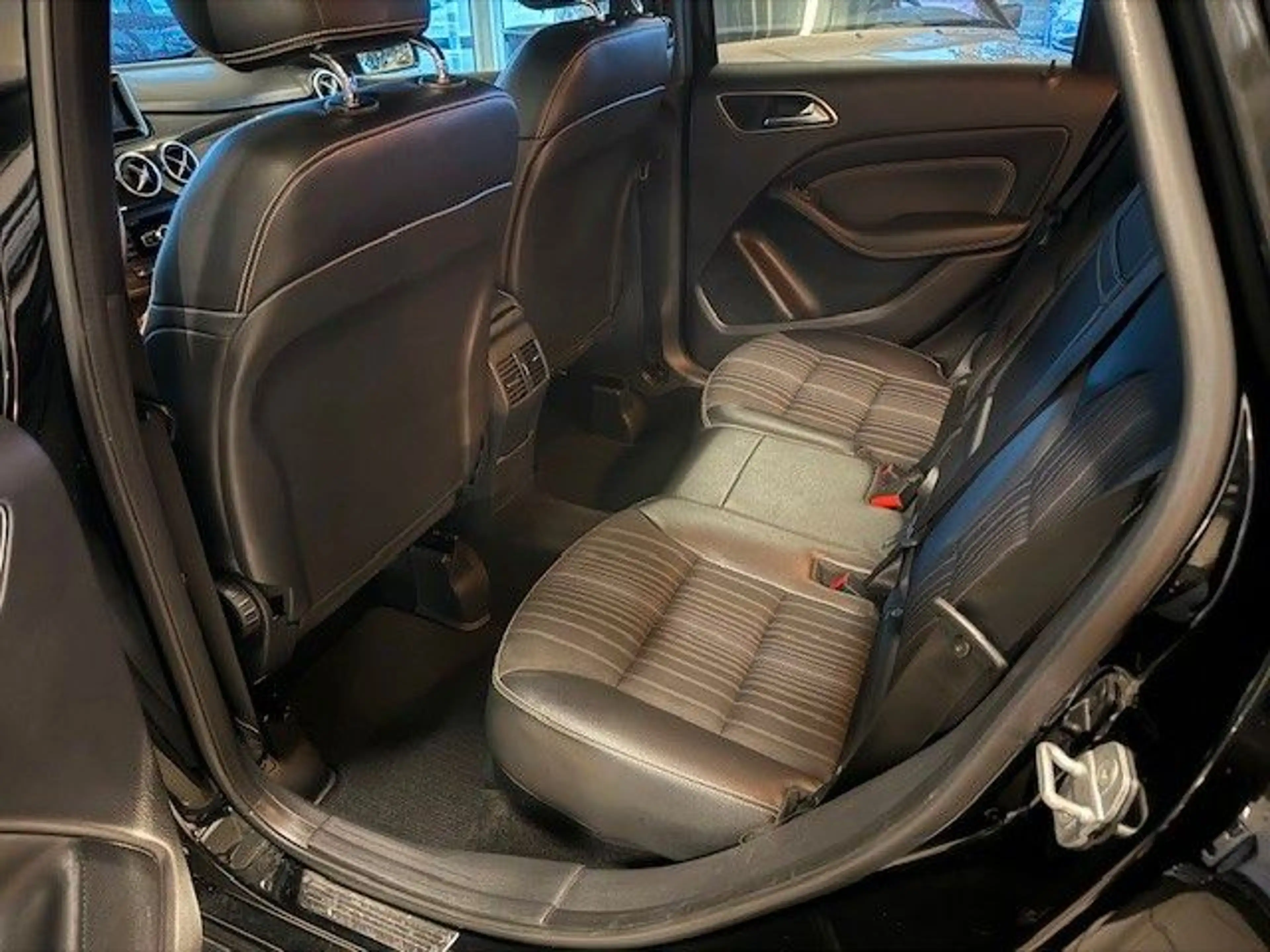 Mercedes-Benz B 200 B B 200 CDI — photo 12
