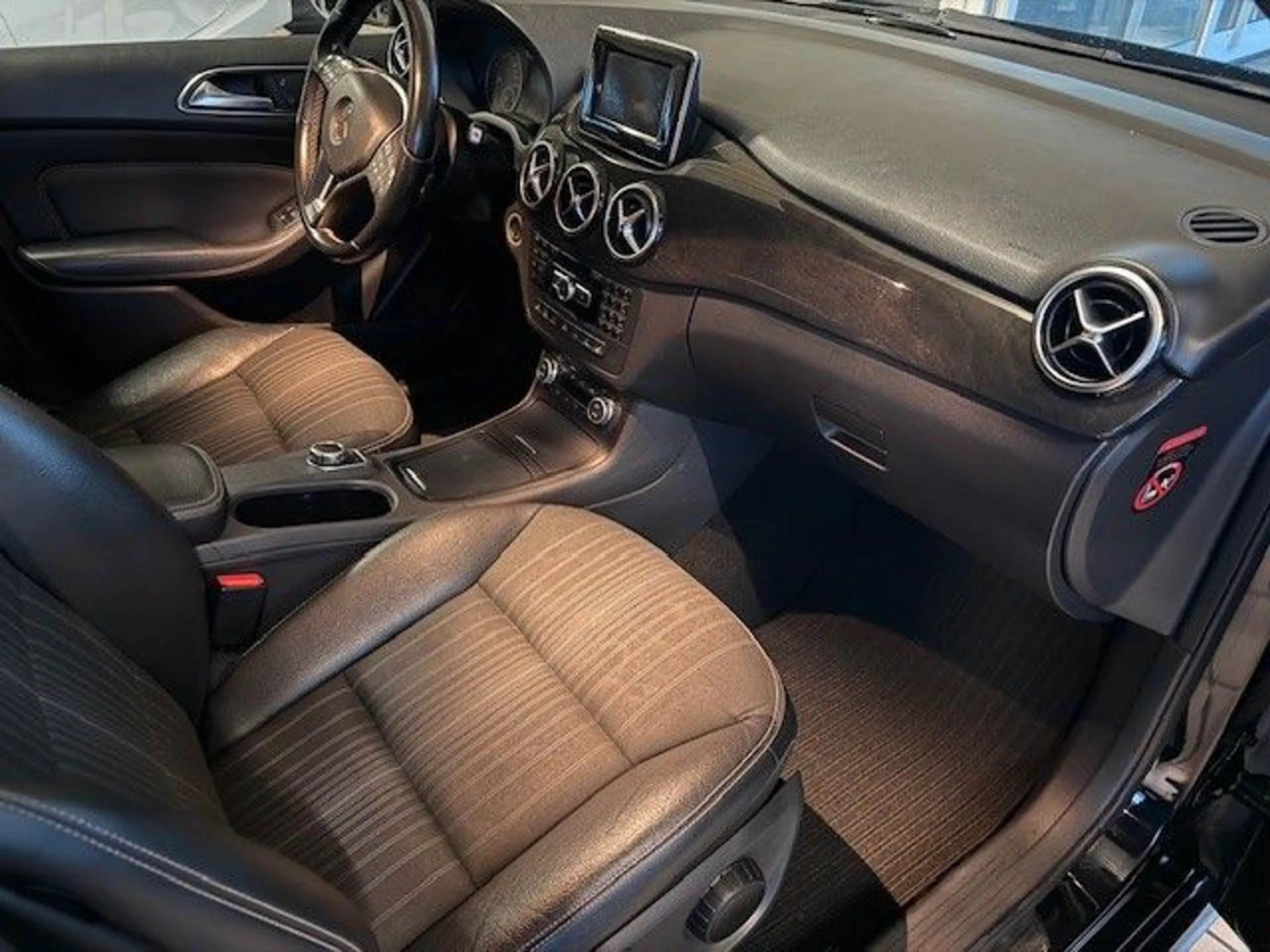 Mercedes-Benz B 200 B B 200 CDI — photo 14