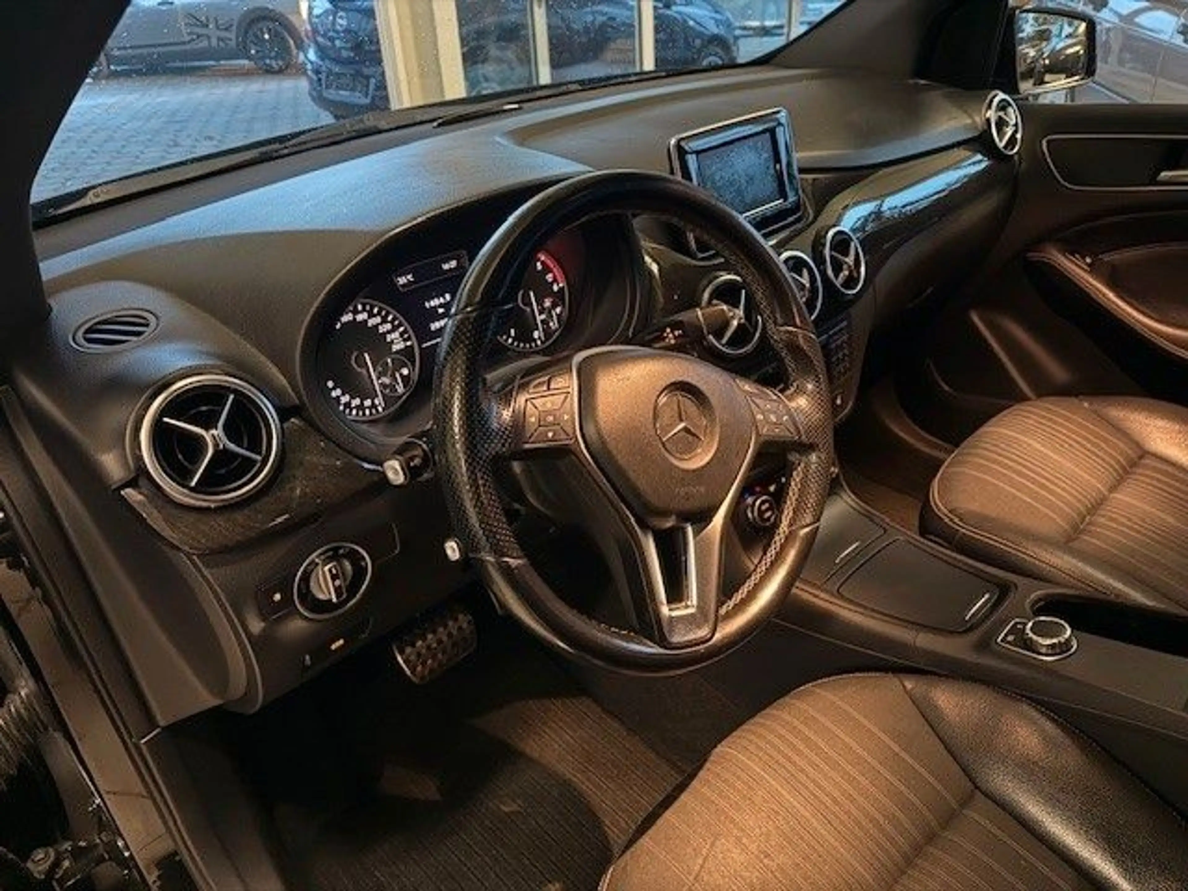 Mercedes-Benz B 200 B B 200 CDI — photo 9