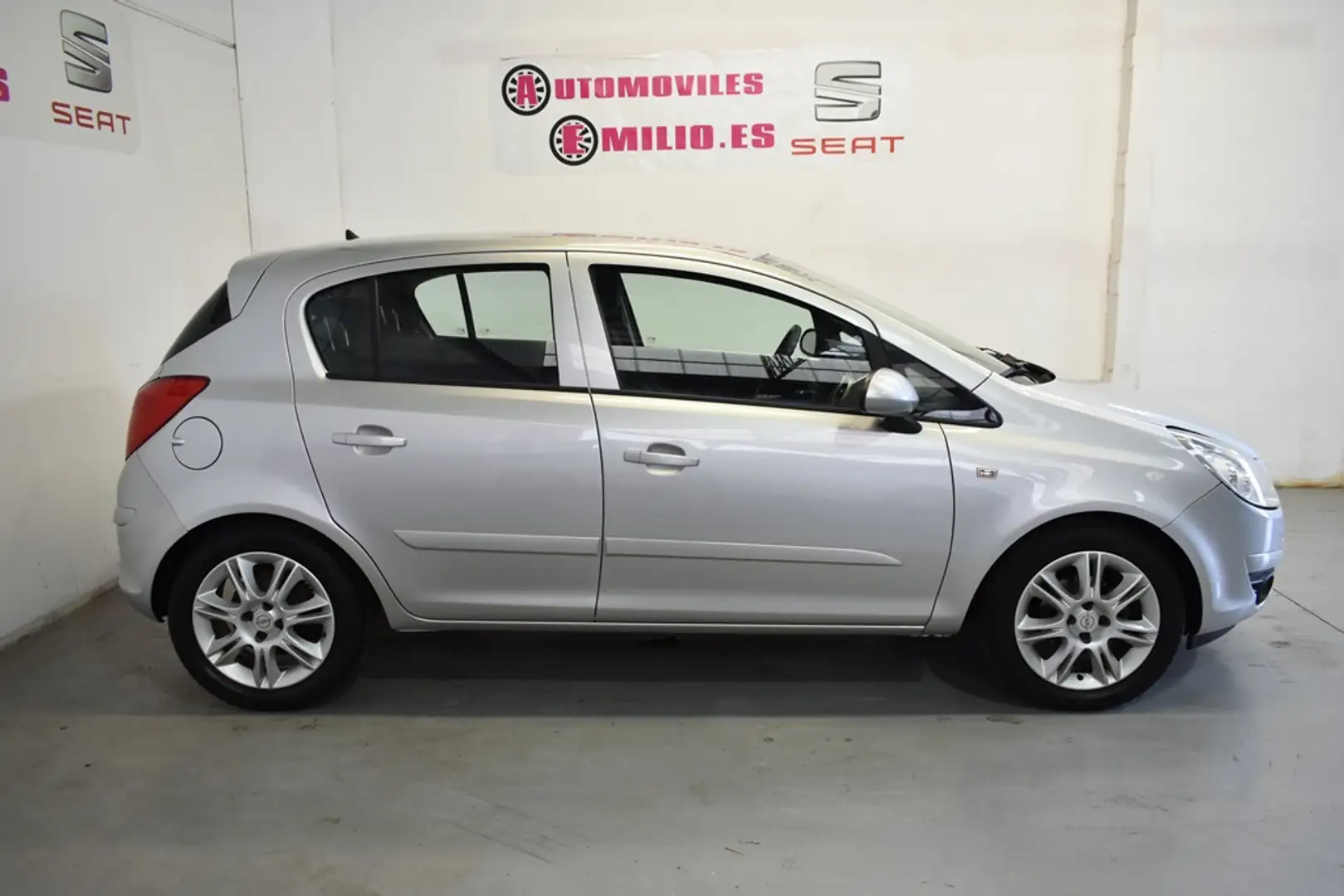 Opel Corsa 1.2 Cosmo Plateado - 2