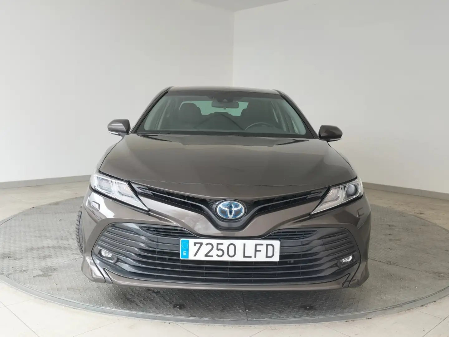 Toyota Camry Híbrido Advanced Aut. Marrón - 2