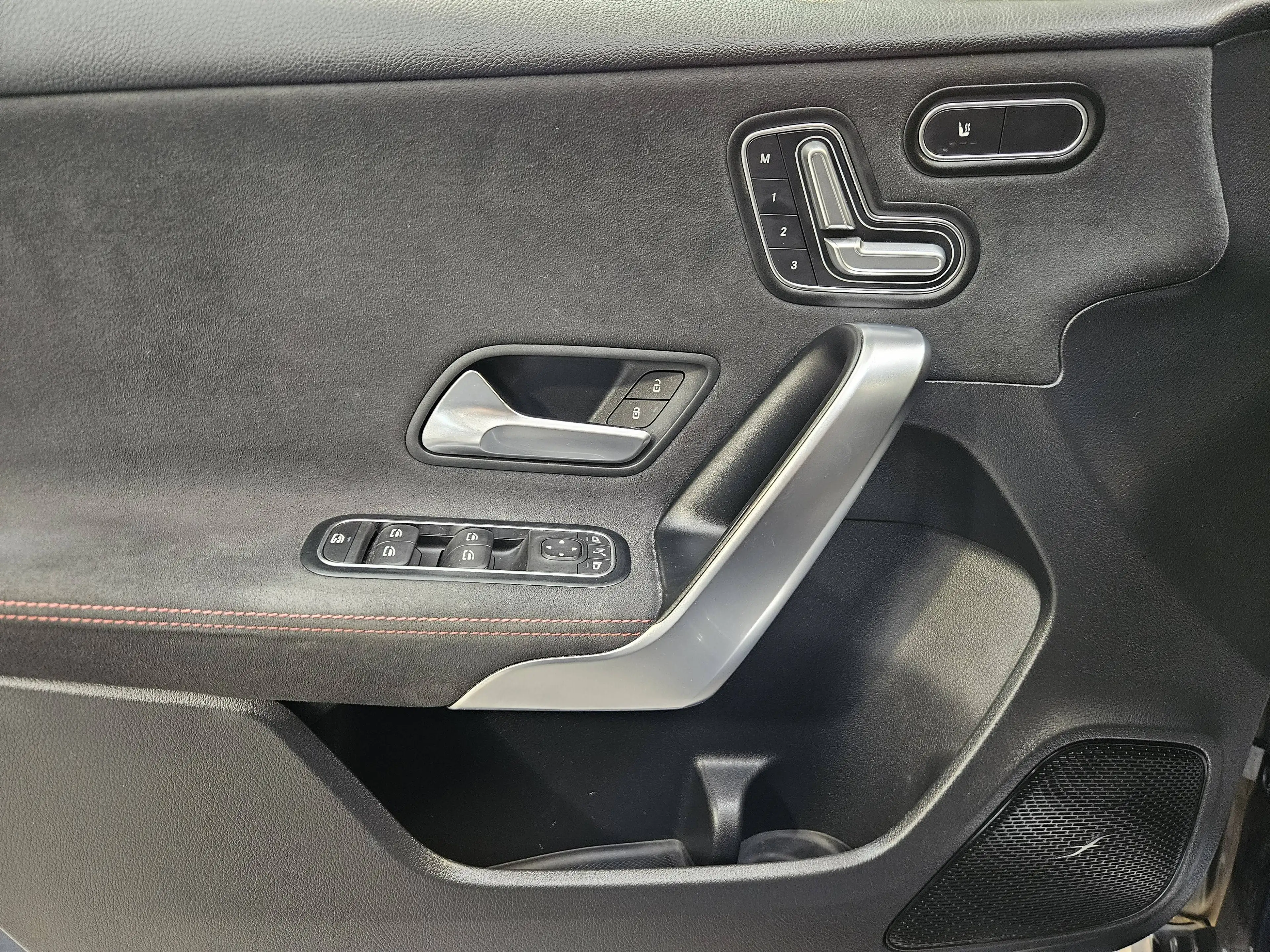 Mercedes-Benz A 180 A 180 D PACK AMG ,BOITE AUTO,TOIT PANORAMIQUE,CUIR,GPS,CAMERA,GARANTIE 1 AN — photo 14