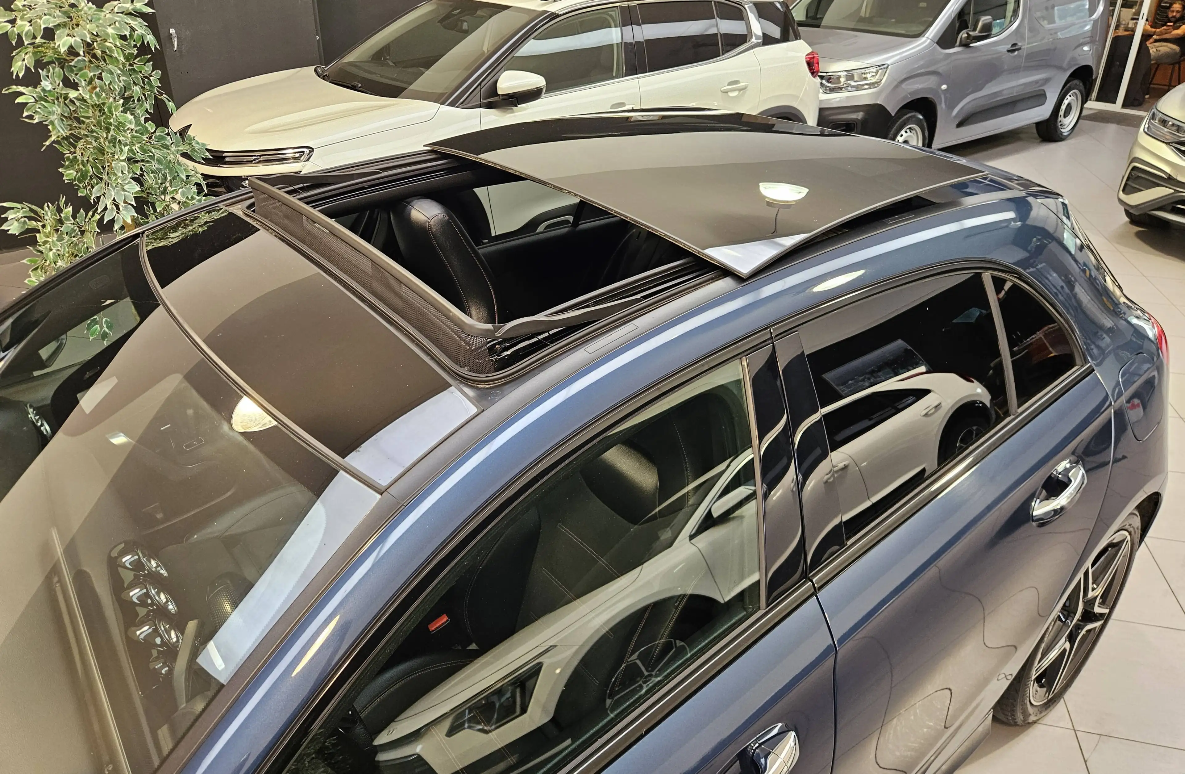 Mercedes-Benz A 180 A 180 D PACK AMG ,BOITE AUTO,TOIT PANORAMIQUE,CUIR,GPS,CAMERA,GARANTIE 1 AN — photo 11