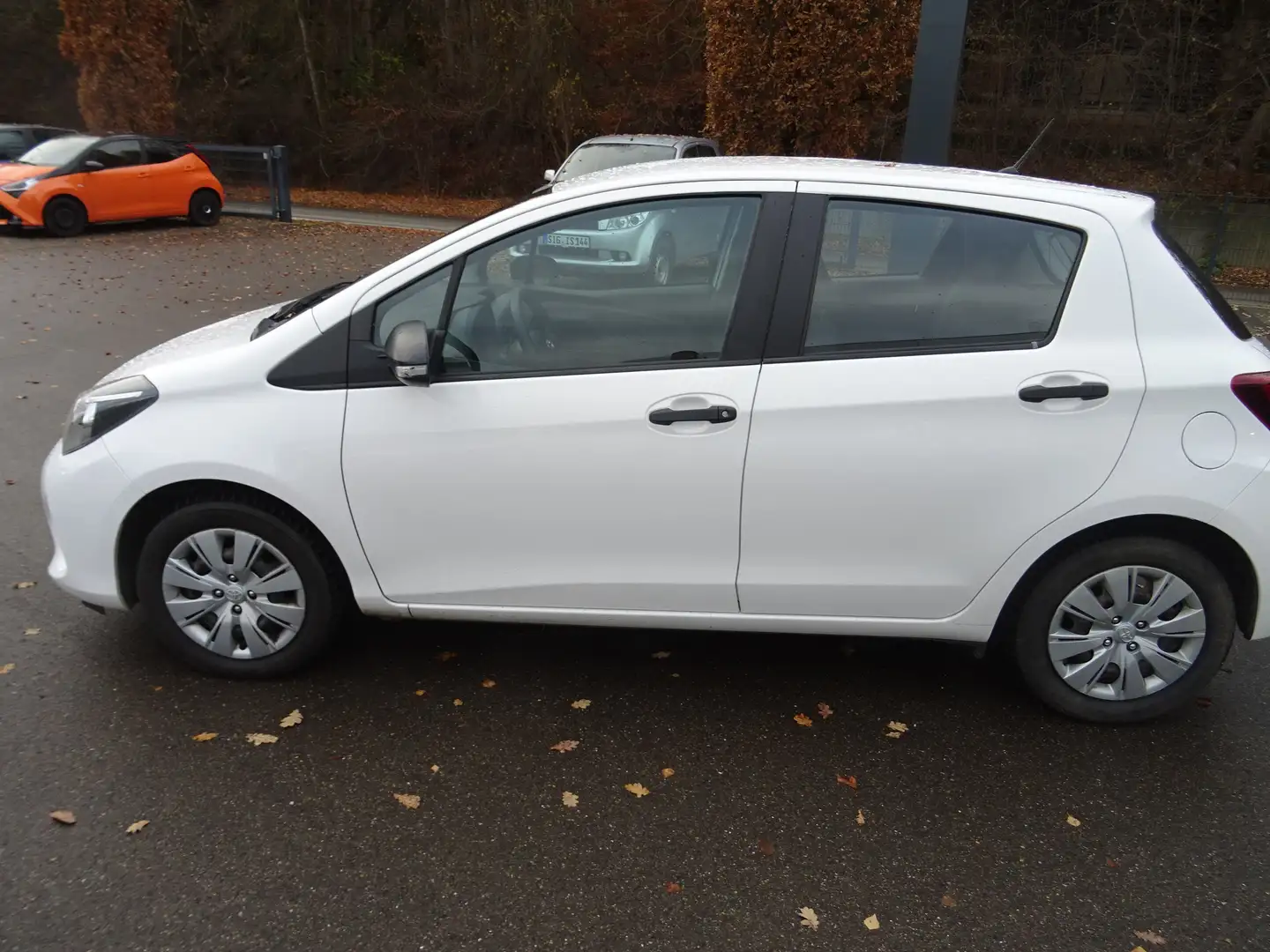 Toyota Yaris Basis Weiß - 2